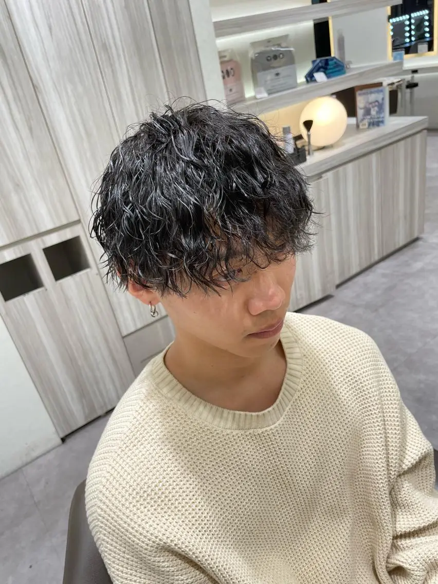 ショート パーマ メンズ メンズブリーチ メンズハイライト メンズメッシュ メンズパーマ メンズツイストパーマ メンズ特化/今池駅 徒歩1分/岡本一真のヘアスタイル