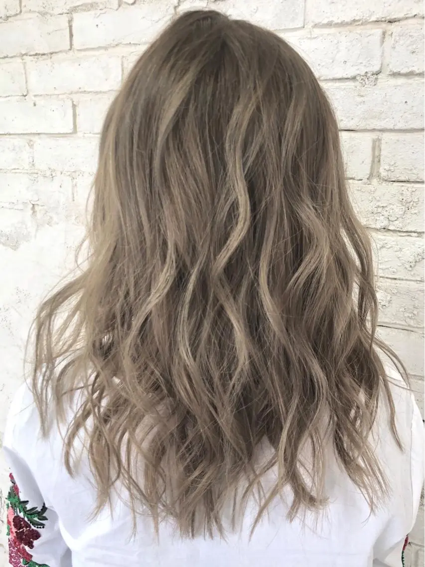 セミロング カラー アディクシーカラー バレイヤージュ ブリーチ ケアブリーチ ダブルカラー welring hair salonのヘアスタイル