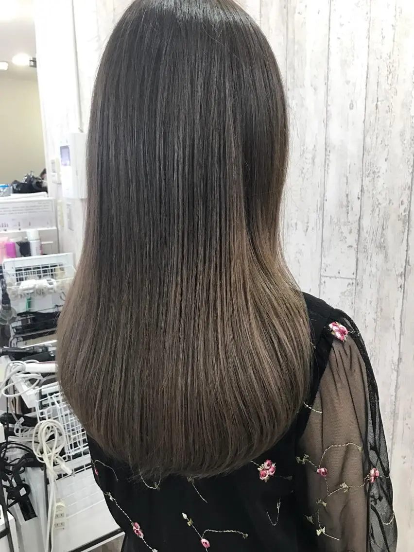 セミロング カラー 艶髪🫧髪質改善 縮毛矯正✨影山湧市のヘアスタイル