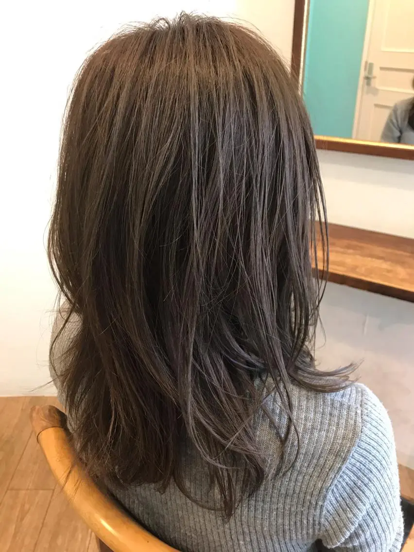 セミロング ヘアカラー mori tomoのヘアスタイル