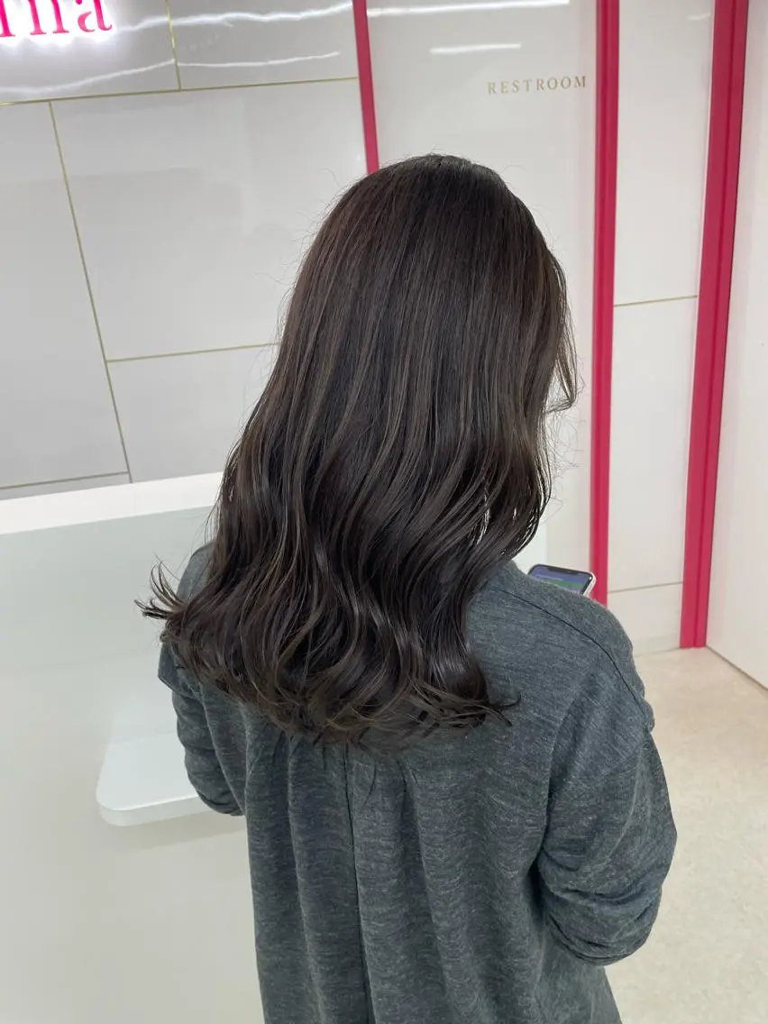 ミディアム カラー カット ヘアカラー トリートメント 冨木 雄斗のヘアスタイル