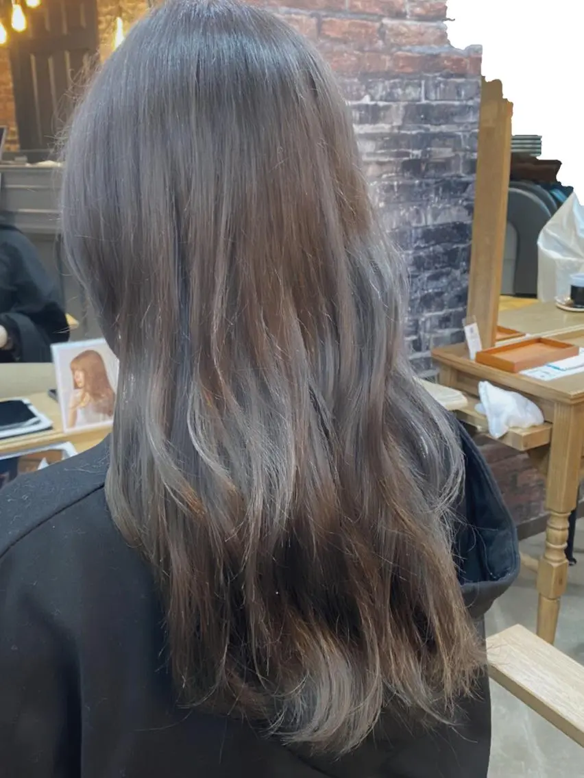 セミロング カラー グレージュ たなか ちあきのヘアスタイル