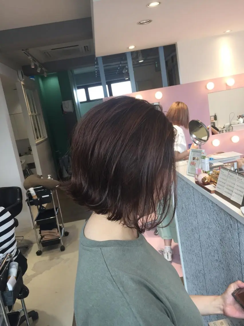 ミディアム 切りっぱなしボブ ボブ カット ヘアカラー トリートメント ヘッドスパ 所渉/韓国レイヤー /ウルフカットのヘアスタイル
