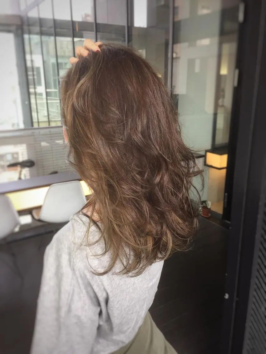 セミロング カラー ベージュカラー ハイライトカラー ハイライト 【 DIPTH 】 代表コウキ🥇のヘアスタイル