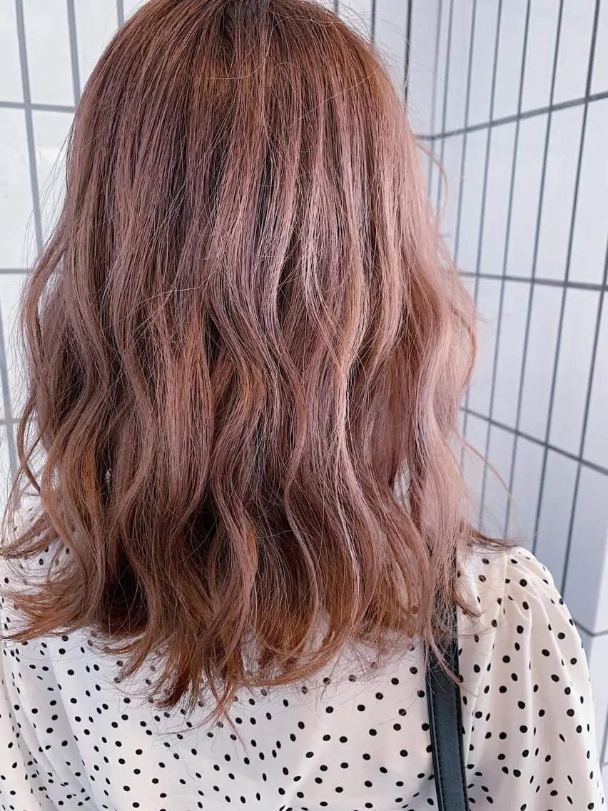 ミディアム カラー ヘアアレンジ ハイトーンカラー ピンクカラー ピンクパープル パープルカラー ハットリ /北習志野のヘアスタイル