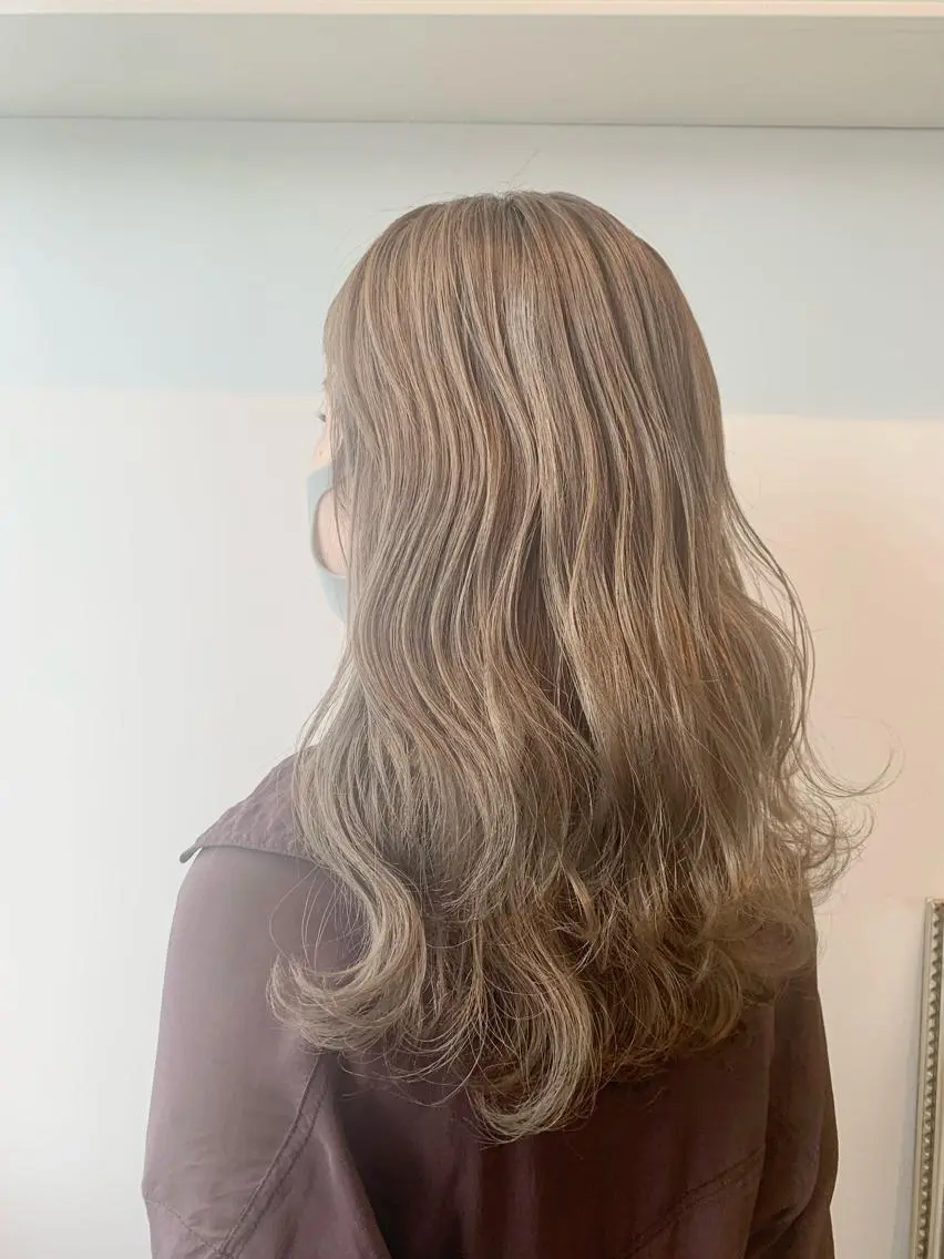 ミディアム カラー ヘアアレンジ ブロンド ホワイトブロンド ヘアカラー トリートメント ヘッドスパ ヘアセット 大宮/山口 竣也のヘアスタイル