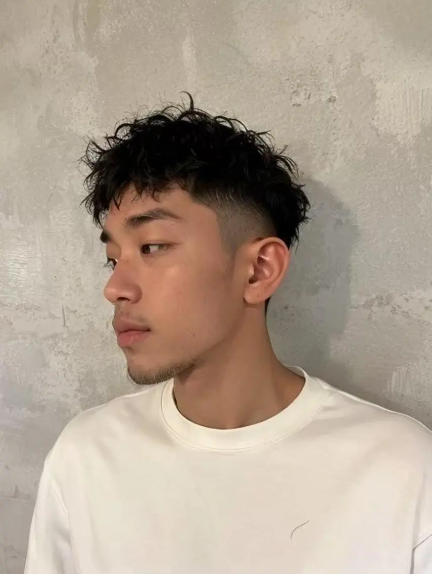 メンズ メンズブリーチ センターパート メンズ韓国風 韓国マッシュ マッシュ カット メンズスタイリスト✨ 助川龍哉のヘアスタイル
