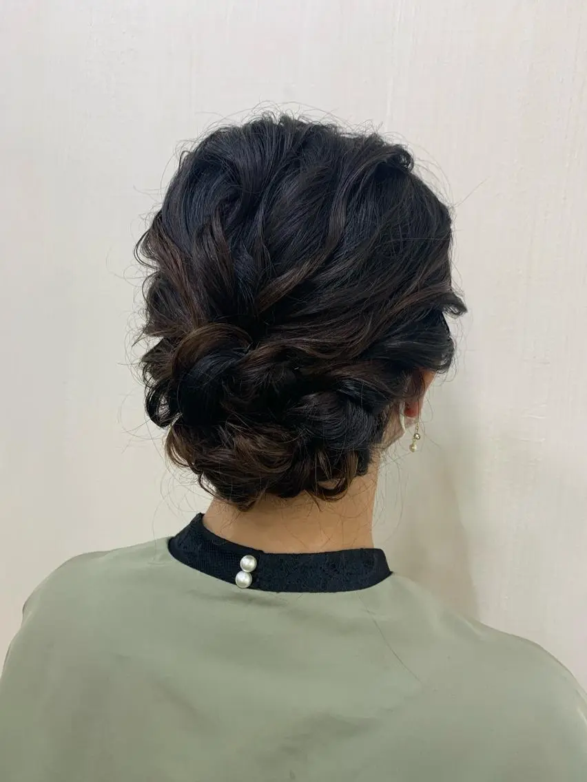 セミロング ヘアアレンジ ハーフアップ 結婚式・ブライダル ヘアセット きむえり/髪質改善 /うねり広がり改善のヘアスタイル