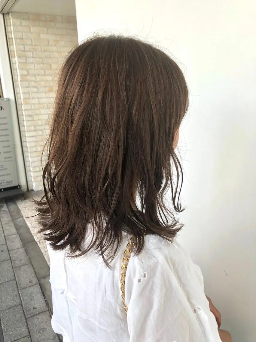 ミディアム カラー グレージュ ハイライトカラー ハイライト 東條 克義のヘアスタイル