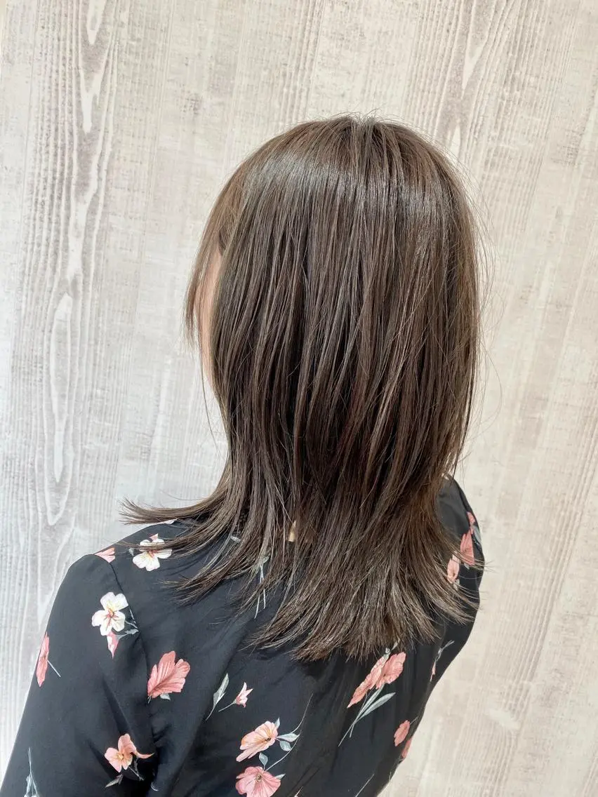 ミディアム カラー イルミナカラー レイヤーカット ウルフカット カット ヘアカラー トリートメント Kazu .Kのヘアスタイル