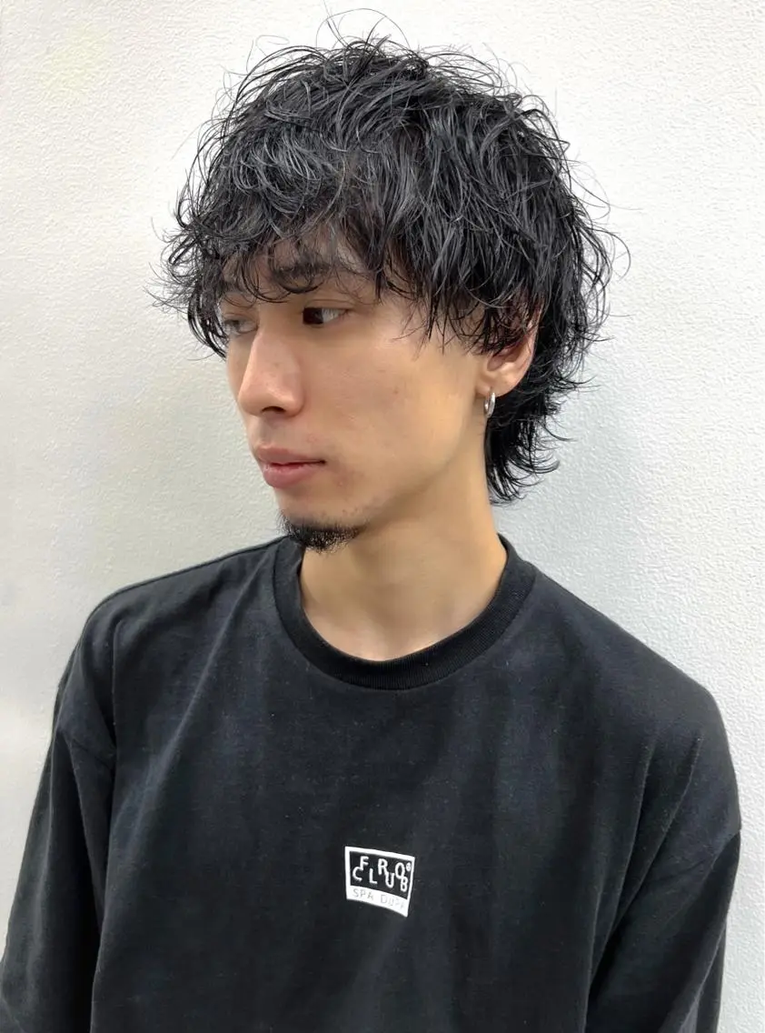 ショート パーマ メンズ メンズパーマ 波巻きパーマ メンズウルフカット ウルフカット カット パーマ スパイキーショート パーマ　具志堅　太志のヘアスタイル