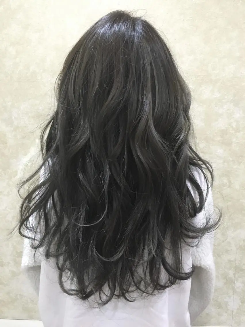 ロング カラー グラデーションカラー グレージュ ハイライトカラー ハイライト 沖 宜志のヘアスタイル