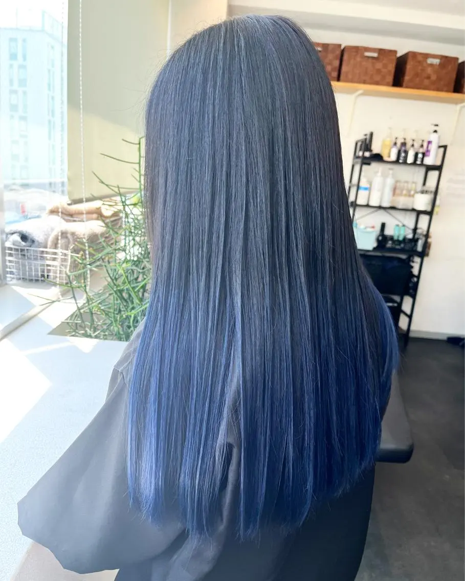 ロング カラー ブルーカラー グラデーションカラー RU RIのヘアスタイル