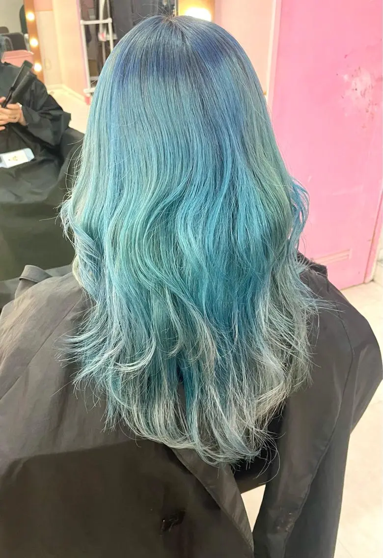 セミロング カラー アッシュ アッシュグレー アッシュグレージュ バレイヤージュ ミストバング 町田ブリーチデザイン 🌈MANATOのヘアスタイル