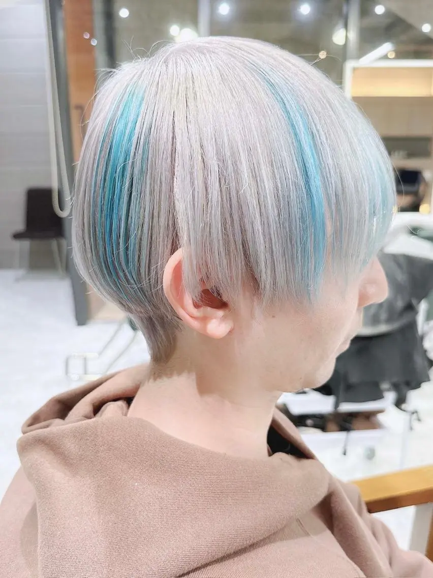 カラー メンズ メンズブリーチ メンズハイトーン マッシュ ブリーチ ブルーカラー DAYS Men’sのヘアスタイル