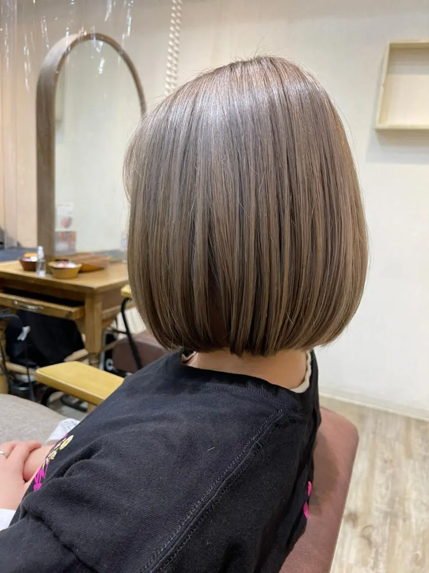 ミディアム カラー パーマ ベージュカラー イルミナカラー オリーブベージュ ヨシンモリ トリートメント newi grande 横浜店のヘアスタイル