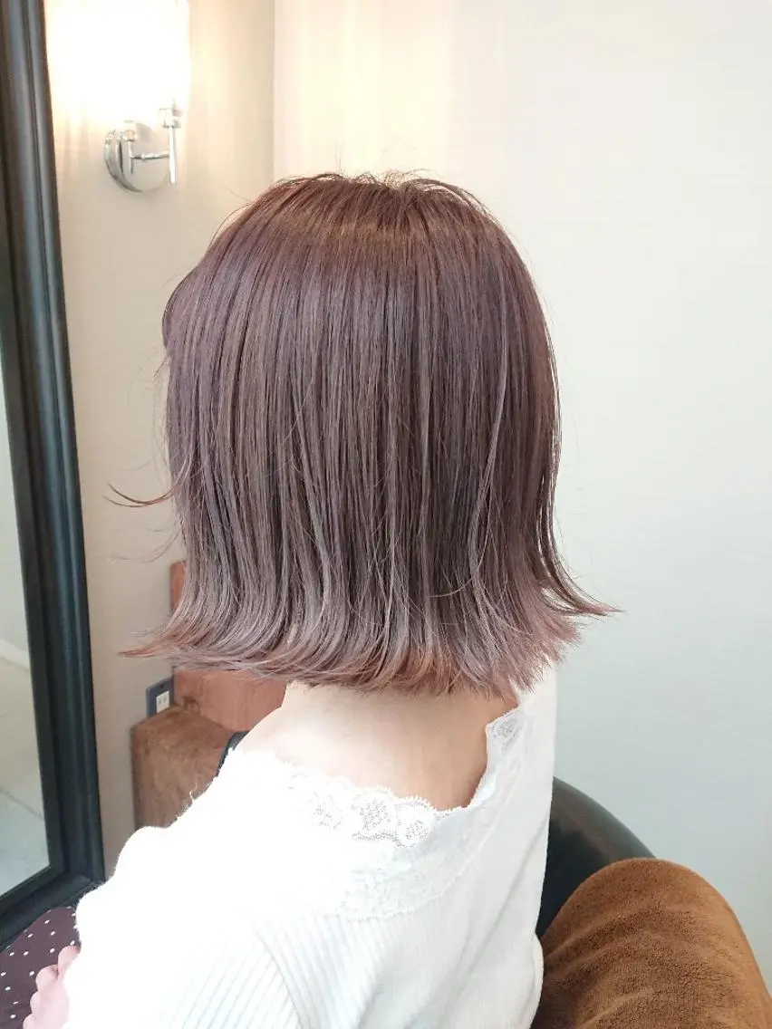 ショート カラー ブリーチ 透明感カラー 中村 友莉夏のヘアスタイル