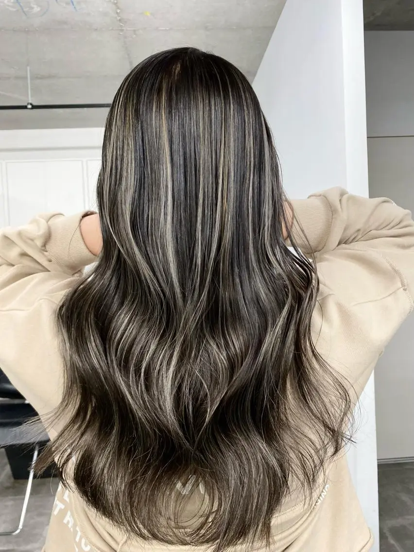 カラー 草島 友樹のヘアスタイル