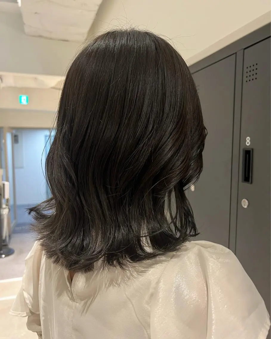 ミディアム カラー ダークグレー ボブ 暗髪カラー🫐パーマ おくだりんかのヘアスタイル