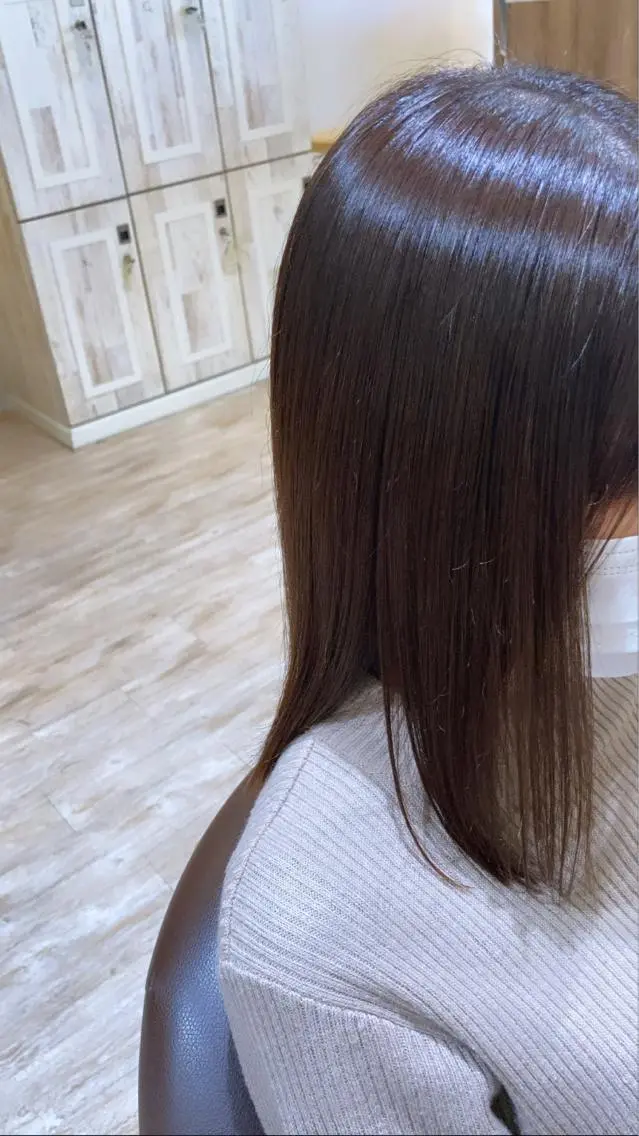 セミロング カラー 佐藤 睦月のヘアスタイル