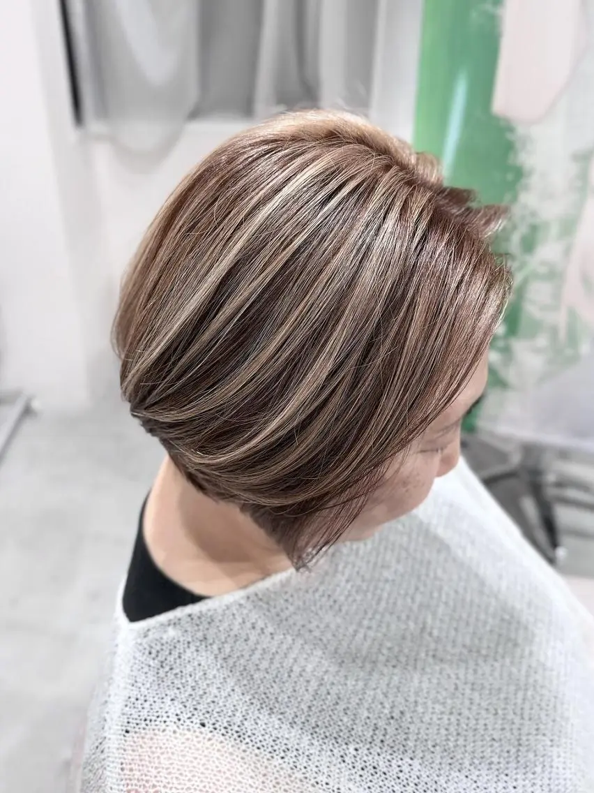 ショート 卒業式のヘアスタイル ハイライト カット ヘアカラー トリートメント 白髪ぼかし×ショート 稲垣 圭祐のヘアスタイル