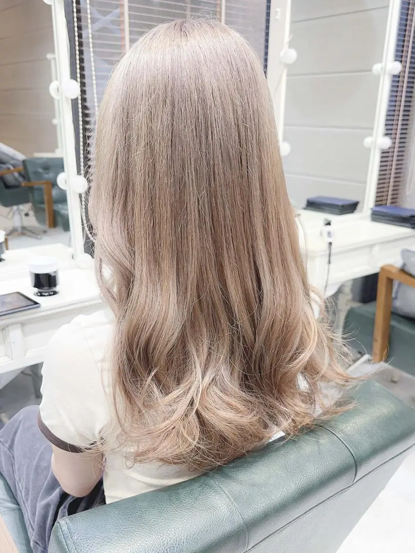 ロング カラー ヘアアレンジ ブリーチ ケアブリーチ 透明感カラー デザインカラー ハイトーンカラー Days 透明感カラーのヘアスタイル
