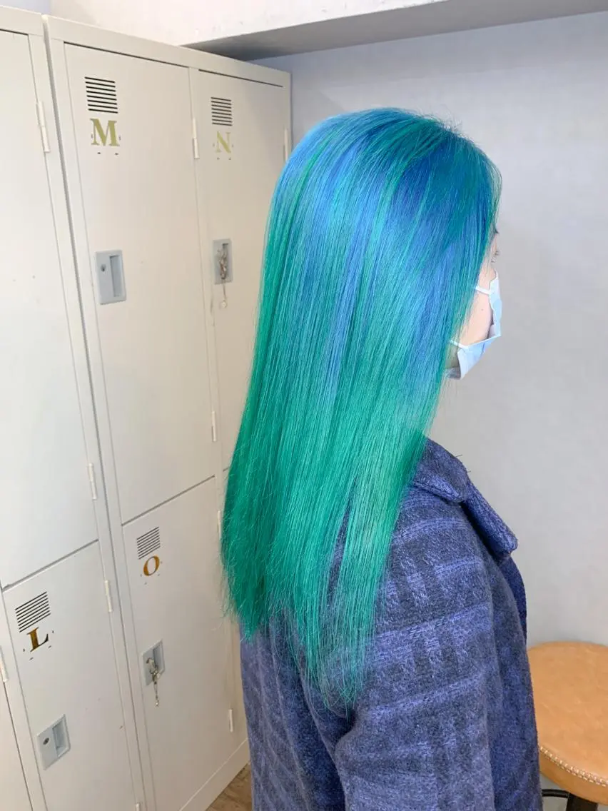 セミロング カラー バレイヤージュ ブルーカラー レイヤーカット カット ヘアカラー 🌈 DAIKI 🌈のヘアスタイル