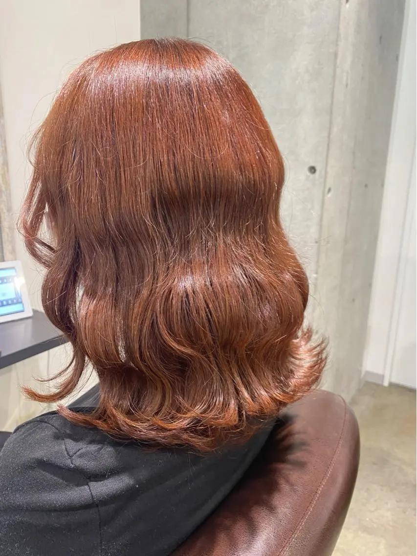 ミディアム カラー 根本 真奈のヘアスタイル