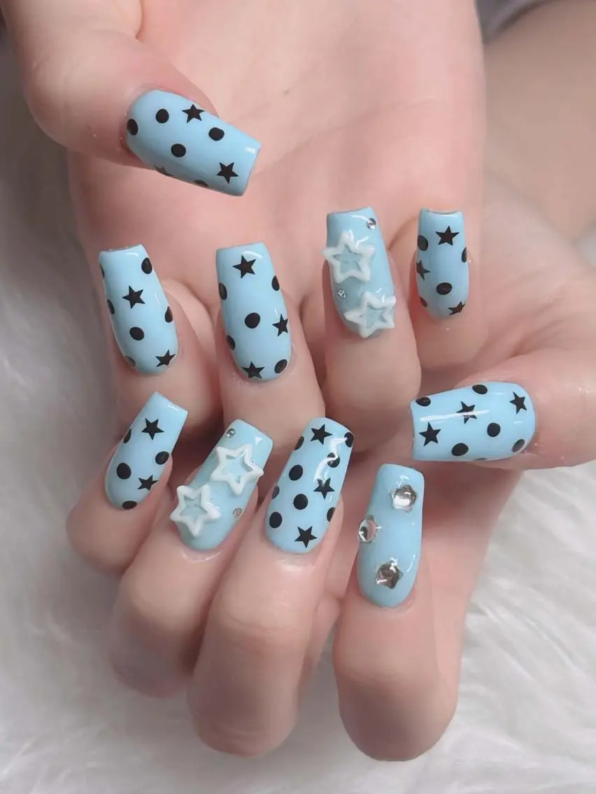 ネイル オーロラネイル フレンチネイル ジェルネイル ハロウィン キラキラネイル ハンドネイル H.baby Nail Salonのネイルデザイン