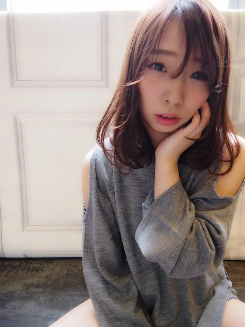 ミディアム 小顔カット うざバング ほさか しんごのヘアスタイル