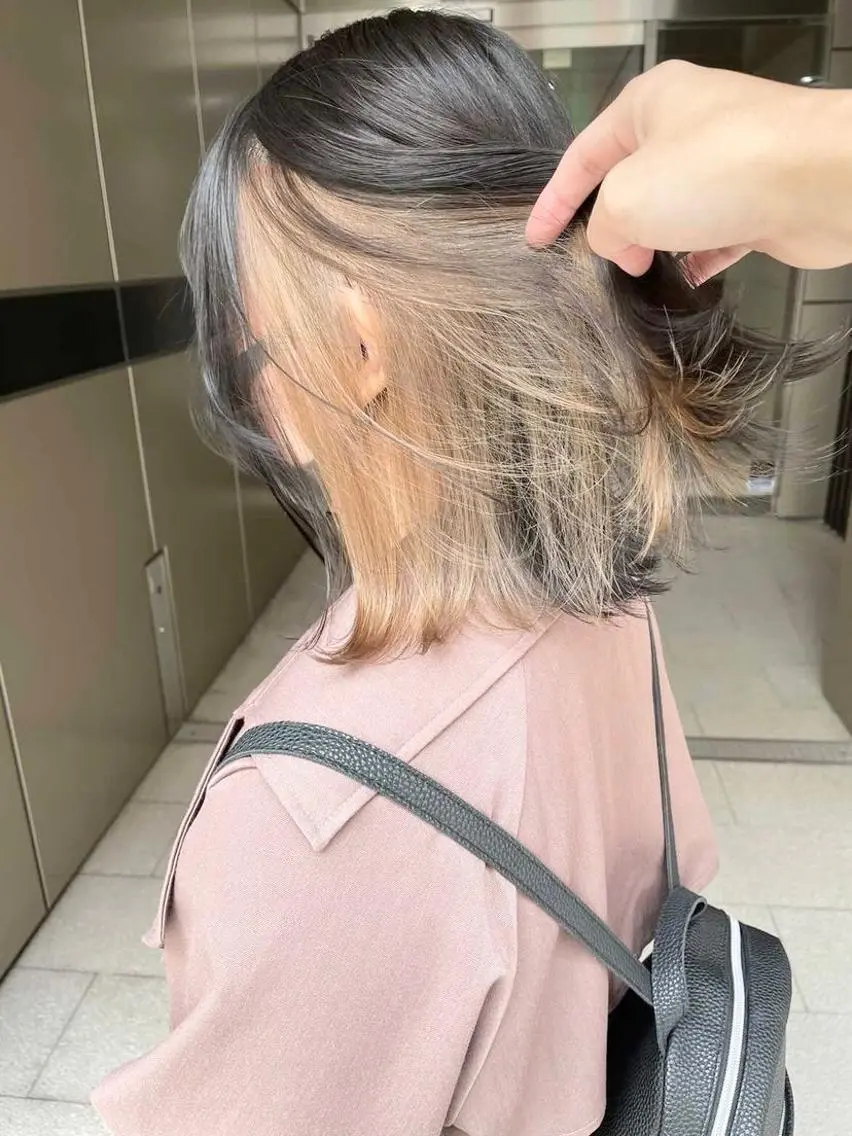 ショート カラー ベージュカラー 黒髪 ブリーチ インナーカラー ホワイトベージュ ヘアカラー レイヤー/大人メンズ パーマ🌀 平島拓也のヘアスタイル