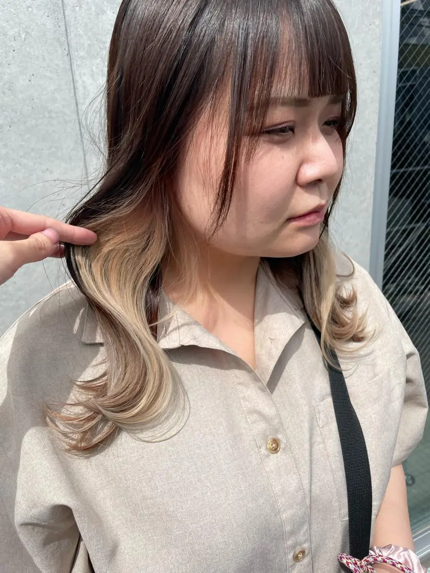 セミロング カラー インナーカラー 推し ブリーチ 髪質改善のヘアスタイル