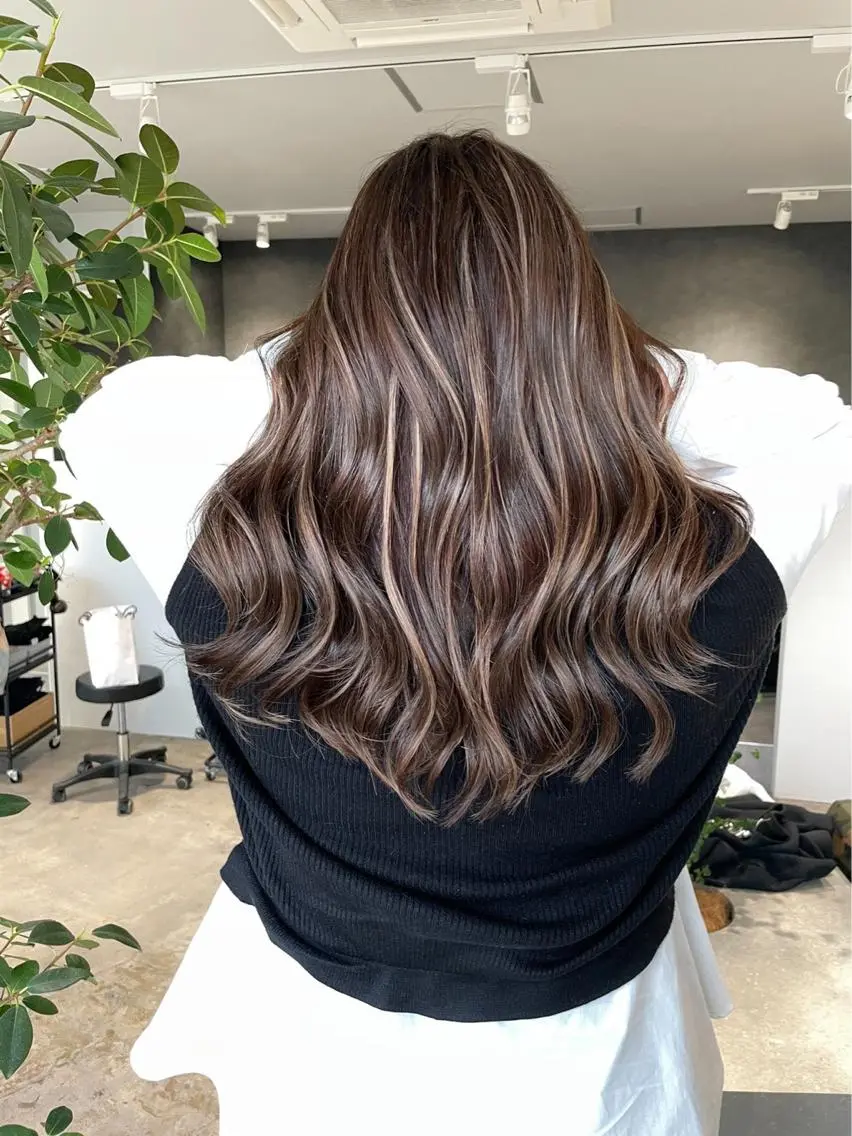 セミロング ヘアカラー 岸川 恭子のヘアスタイル