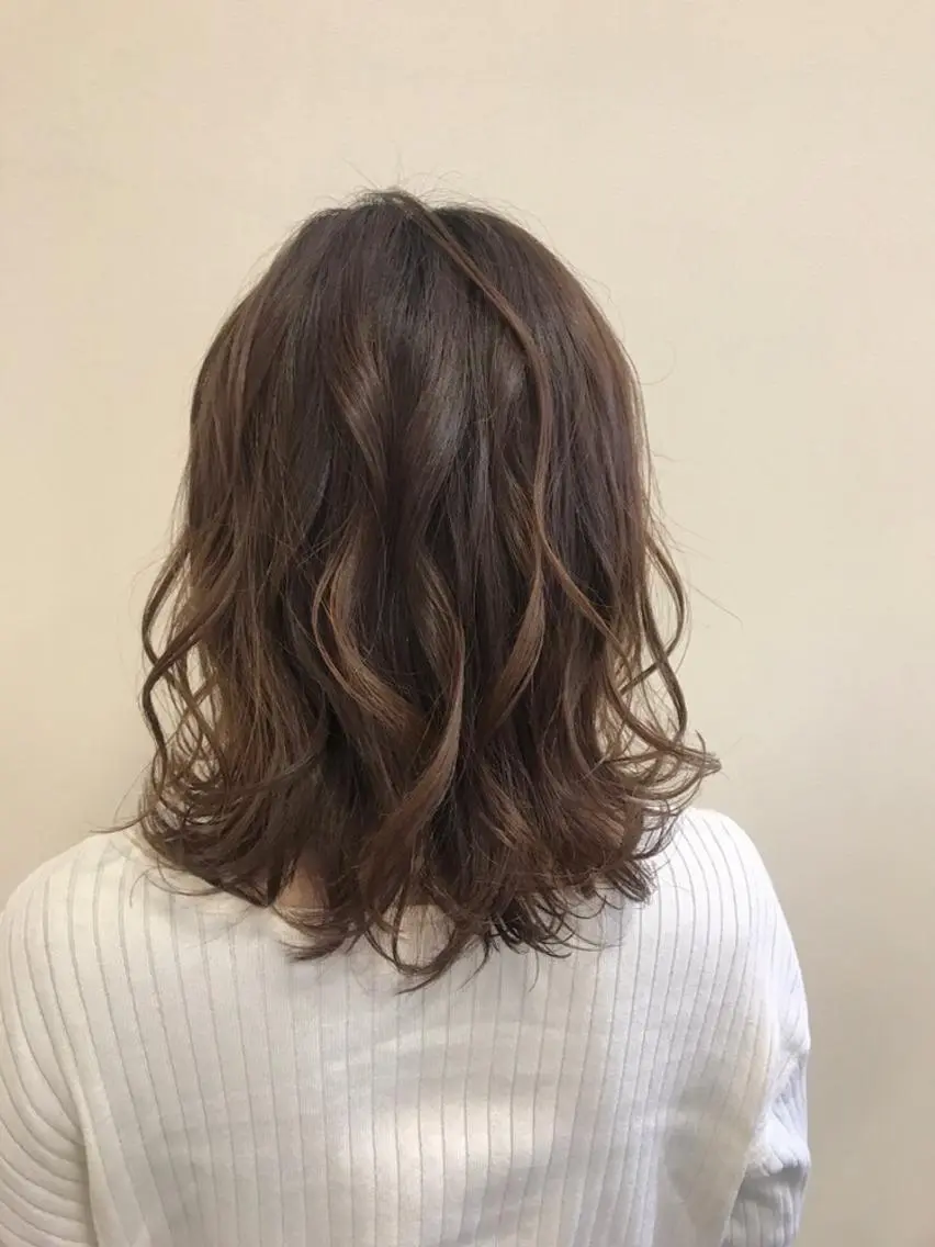 セミロング 顔周りカット レイヤーカット 沢田 瞳のヘアスタイル