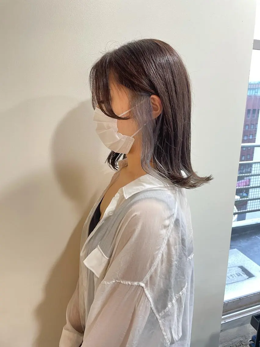 ミディアム カラー ブリーチ インナーカラー シルバー ヘアカラー トリートメント MIOベージュカラー 柔らかいカラーのヘアスタイル