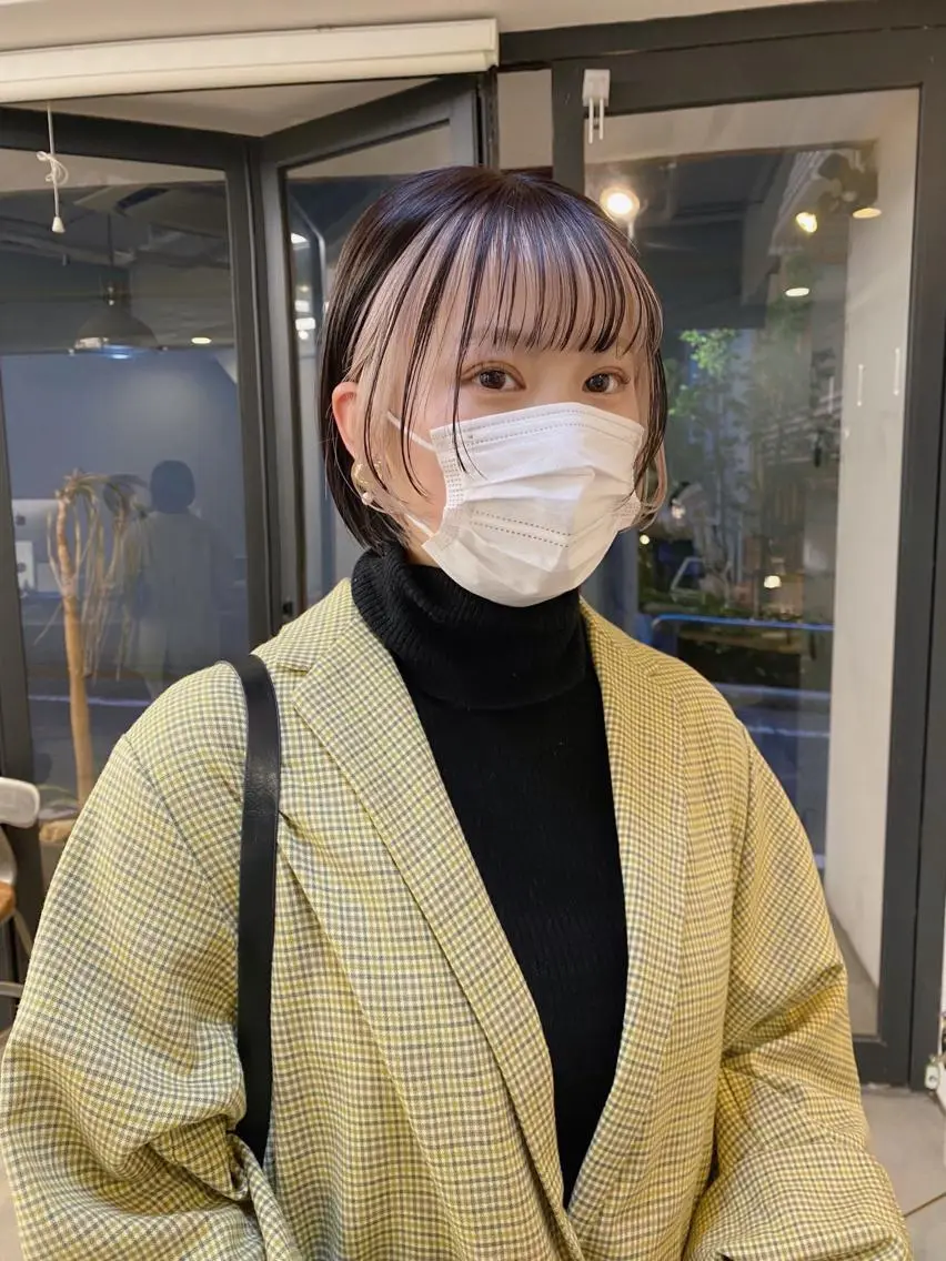 ミディアム カラー ヘアアレンジ ミストバング ベージュカラー  フェイスフレーミング ホワイトベージュ Flamme Annaのヘアスタイル