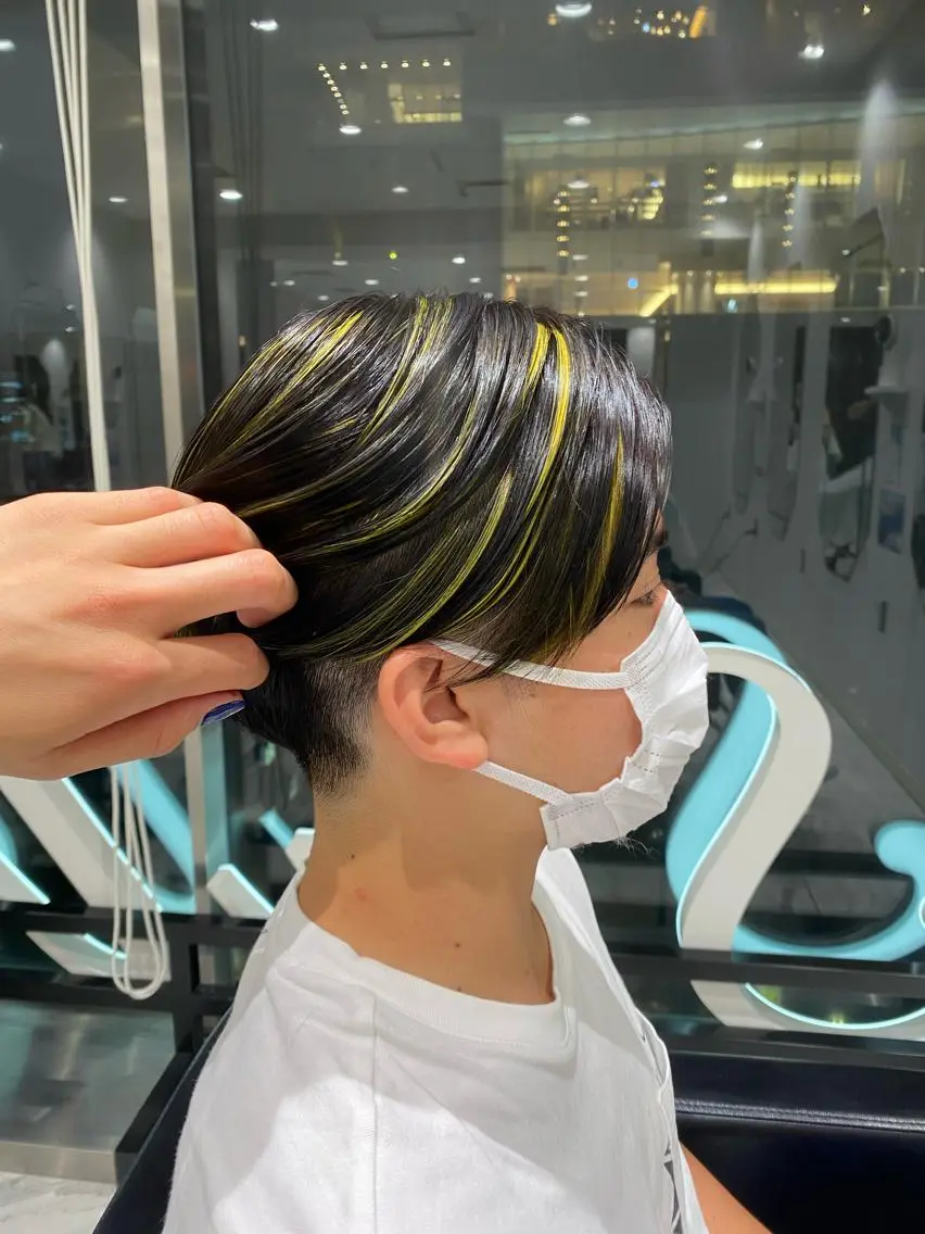 ショート カラー メンズ メンズハイライト ハイライトカラー ハイライト ミディアムレイヤー 添田晃基のヘアスタイル