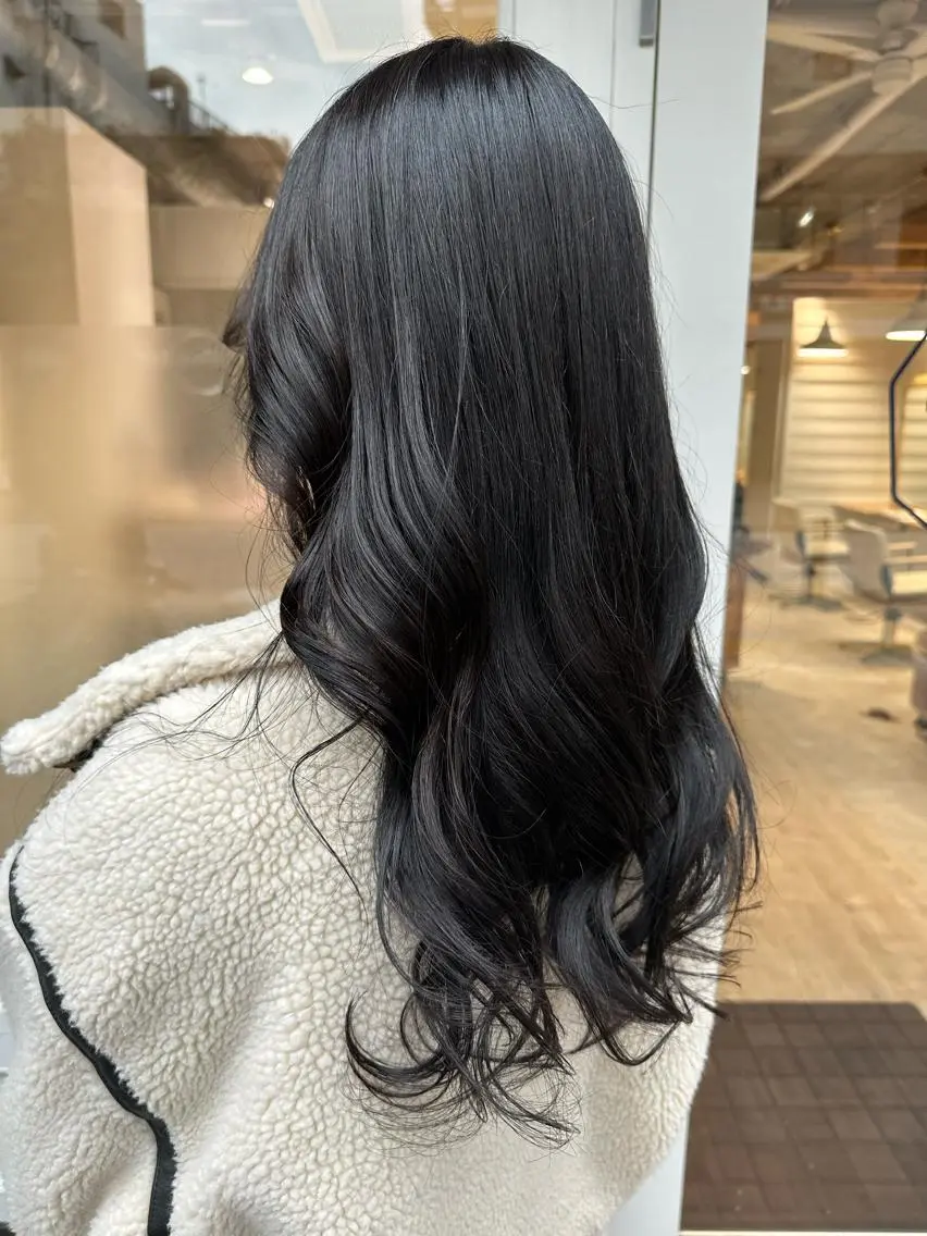 ロング カラー 黒髪 ブルーカラー ブルーブラック ブラウンカラー バイオレットカラー Annie 吉田 裕美のヘアスタイル