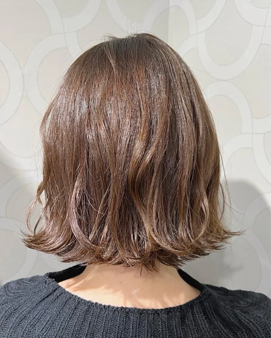 ショート カラー ベージュカラー オリーブベージュ ボブ 外ハネヘア カット ヘアカラー トリートメント 艶髪 ♡Tomiyaのヘアスタイル