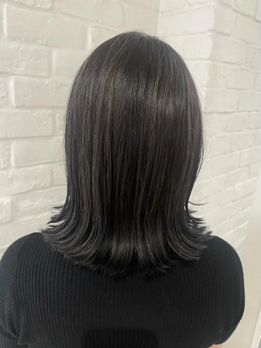 ミディアム カラー Ida Akaneのヘアスタイル