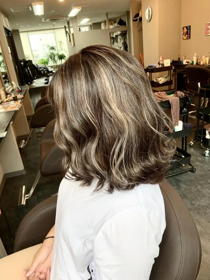 セミロング アッシュ ハイライト Selene hair OSAKAのヘアスタイル