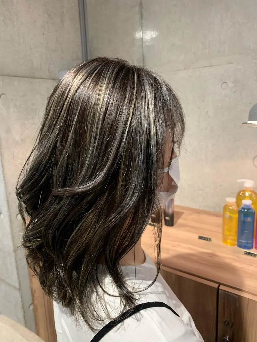 カラー ハイライトカラー AQUA 平田真一のヘアスタイル