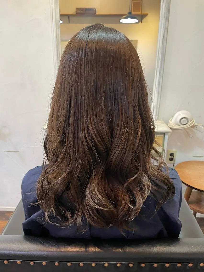 セミロング Babylone 飯尾 香音のヘアスタイル