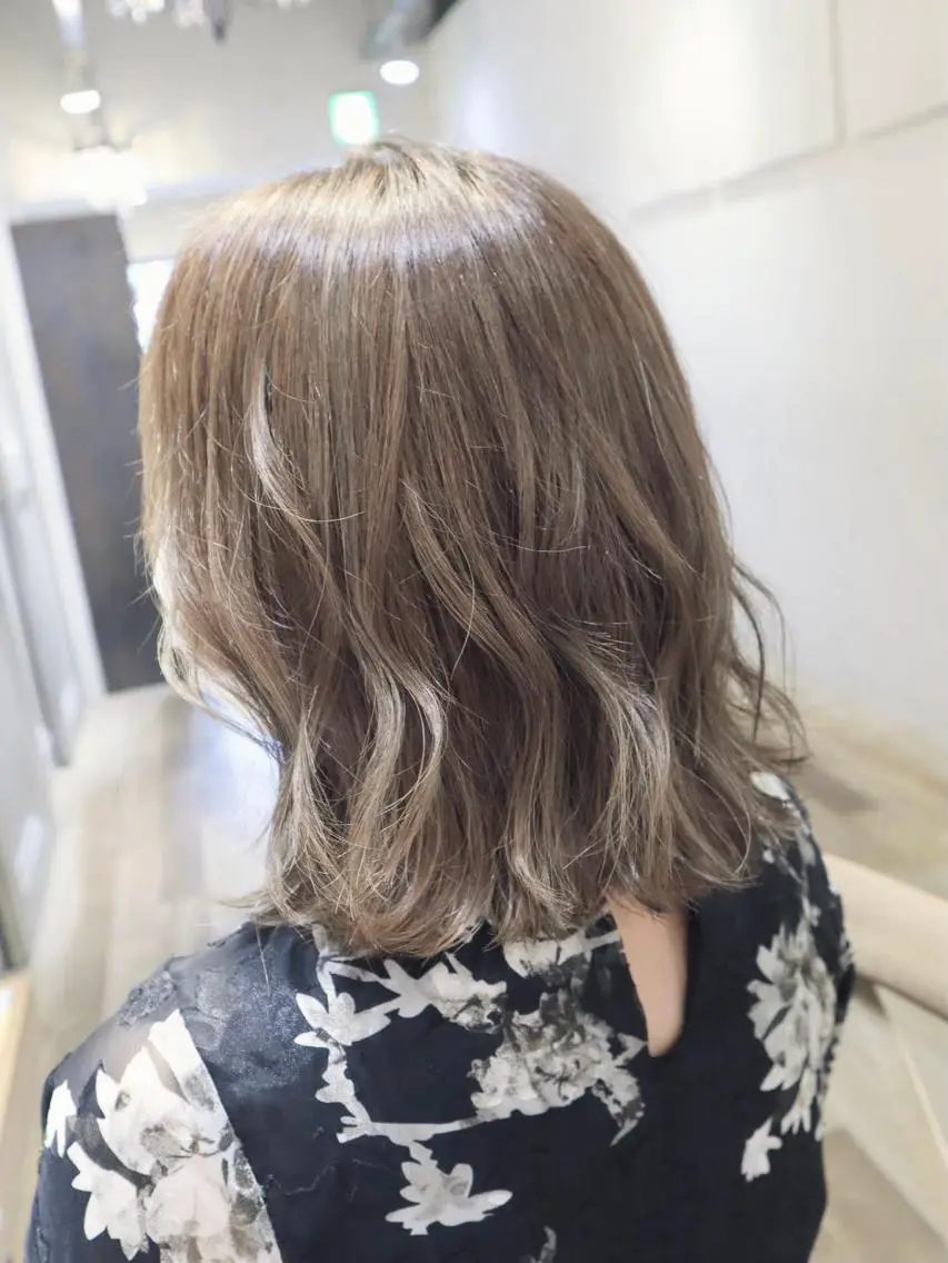 ミディアム ハイライト 玉邑 美菜のヘアスタイル