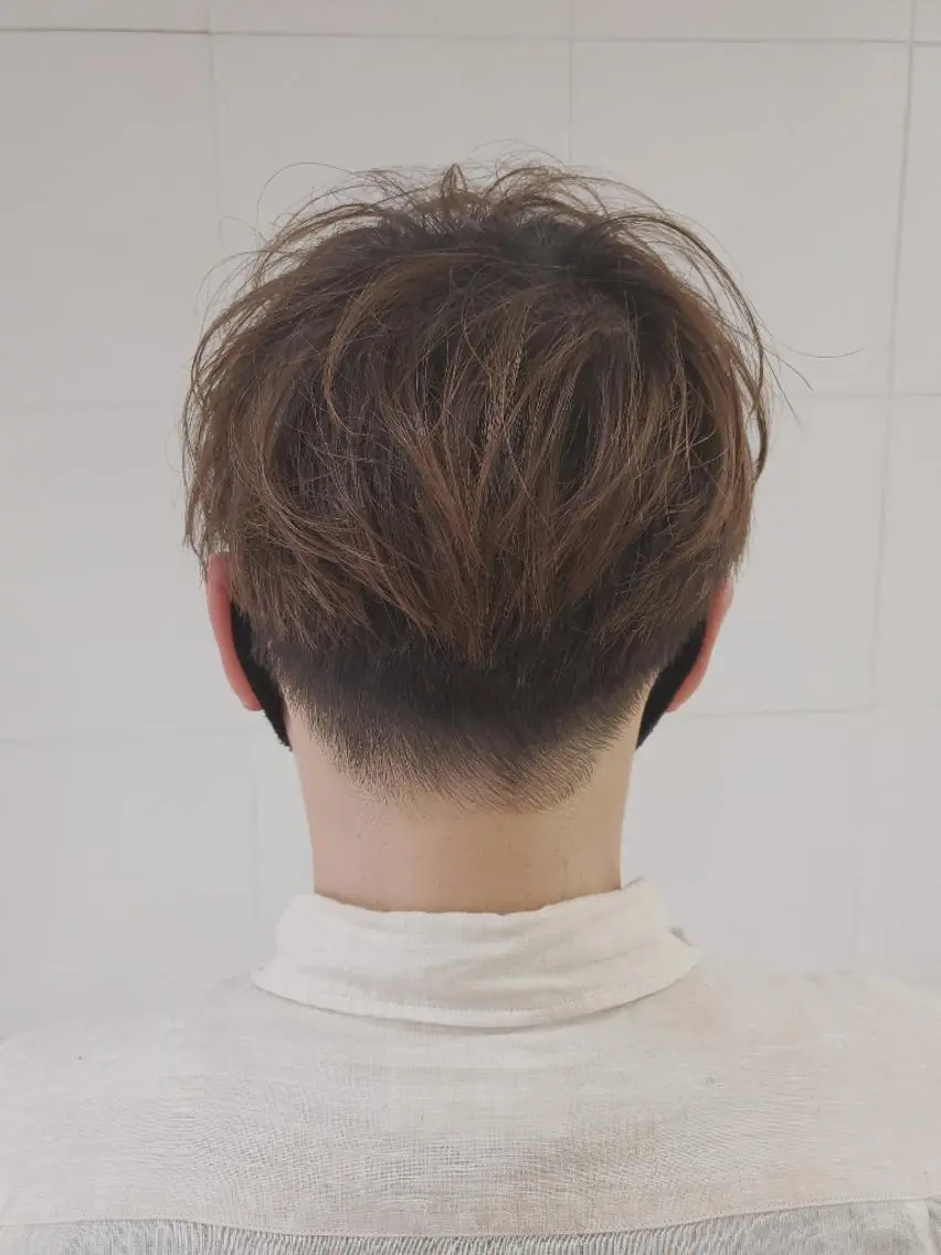 ショート カラー ヘアアレンジ メンズ 刈り上げ アッシュ ショートヘア カット ヘアカラー 菊地 隼人のヘアスタイル