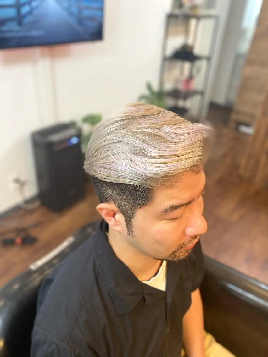 ショート カラー メンズ メンズブリーチ ブリーチ カット ヘアカラー トリートメント Luzir⭐︎ GEN⭐︎のヘアスタイル