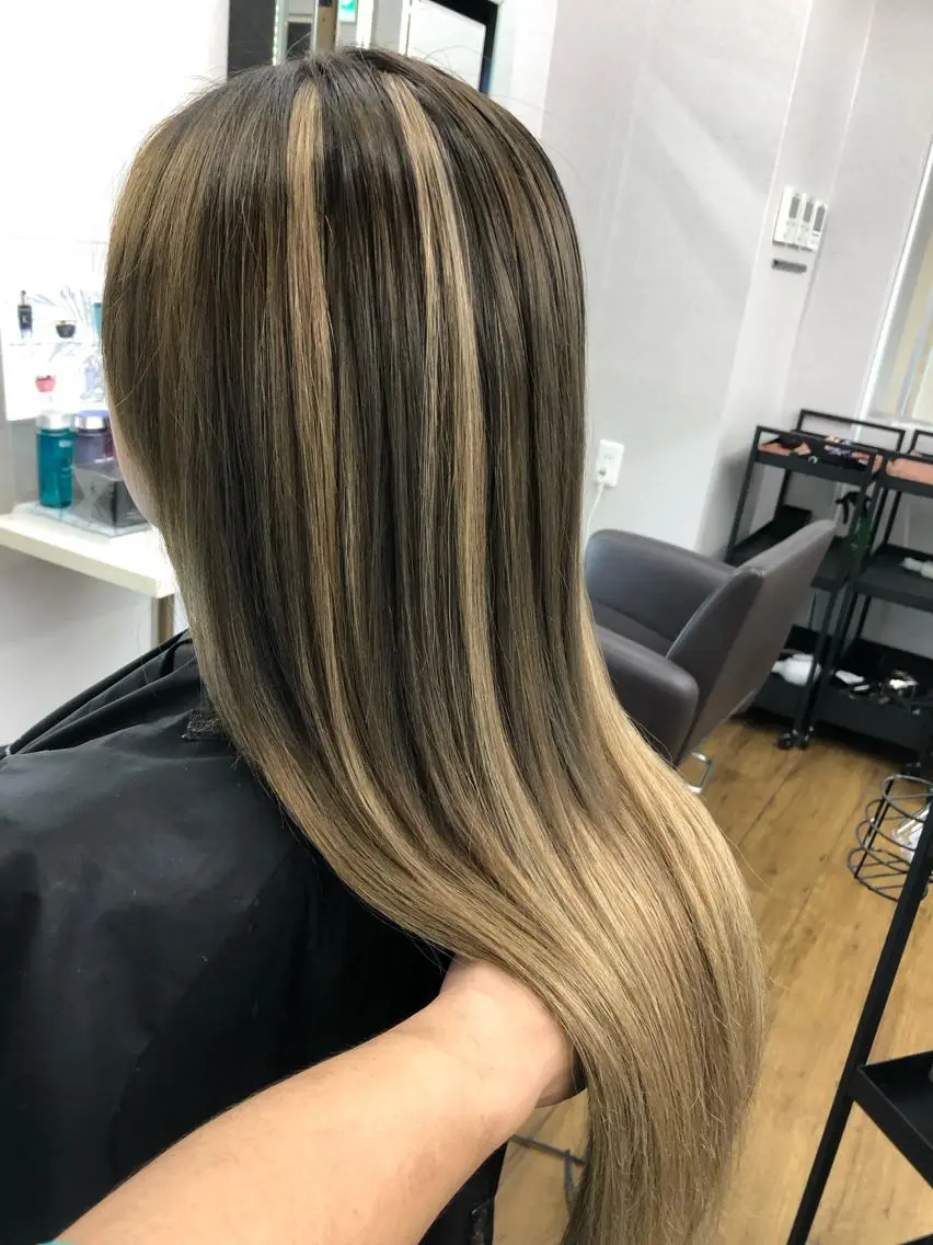 ロング カラー シールエクステ バレイヤージュ ブリーチ ハイライトカラー ハイトーンカラー レイヤー/エクステ alpha下妻のヘアスタイル