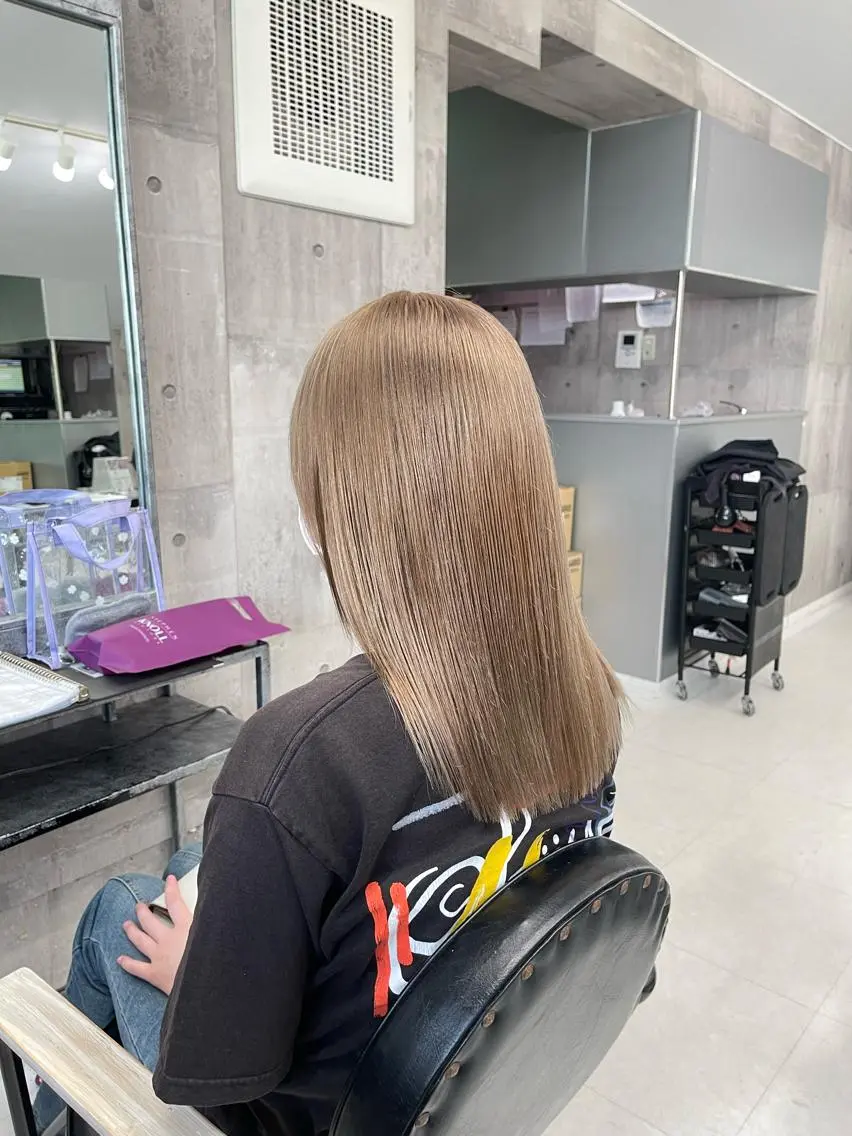 セミロング カラー レイヤーの魔術師 𓍼takumi𓍼のヘアスタイル