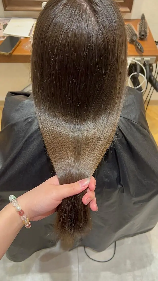 セミロング カラー ベージュカラー オリーブベージュ ARIA💎縮毛矯正 ブリーチ💎複雑履歴のヘアスタイル