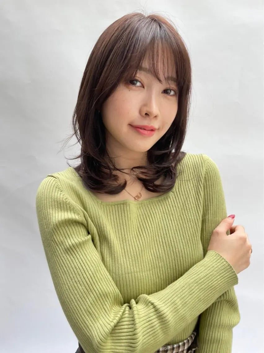ミディアム カラー レイヤーカット 工藤 梨花のヘアスタイル